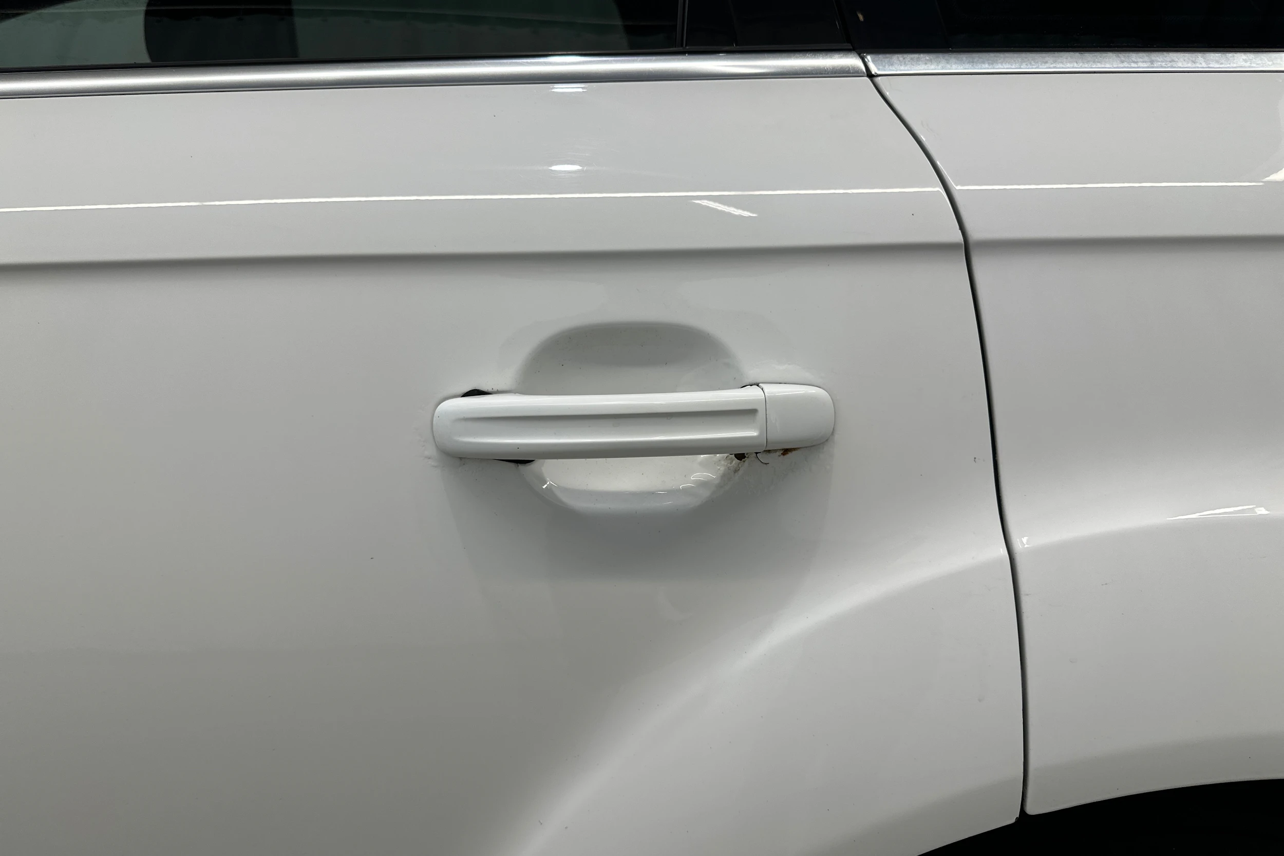 Valkoinen Audi Q7 2010 kuva 38.