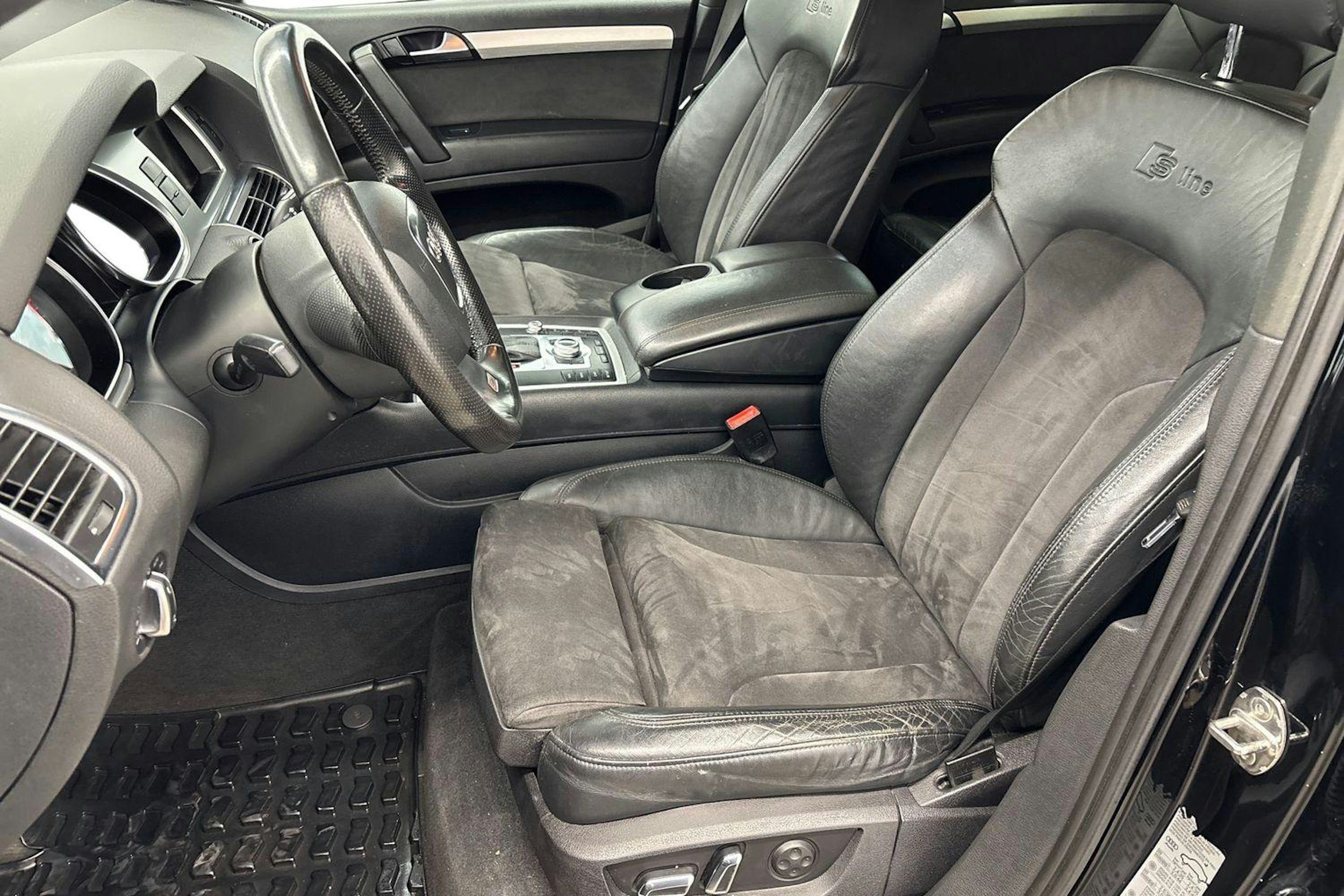 musta Audi Q7 2010 kuva 7.