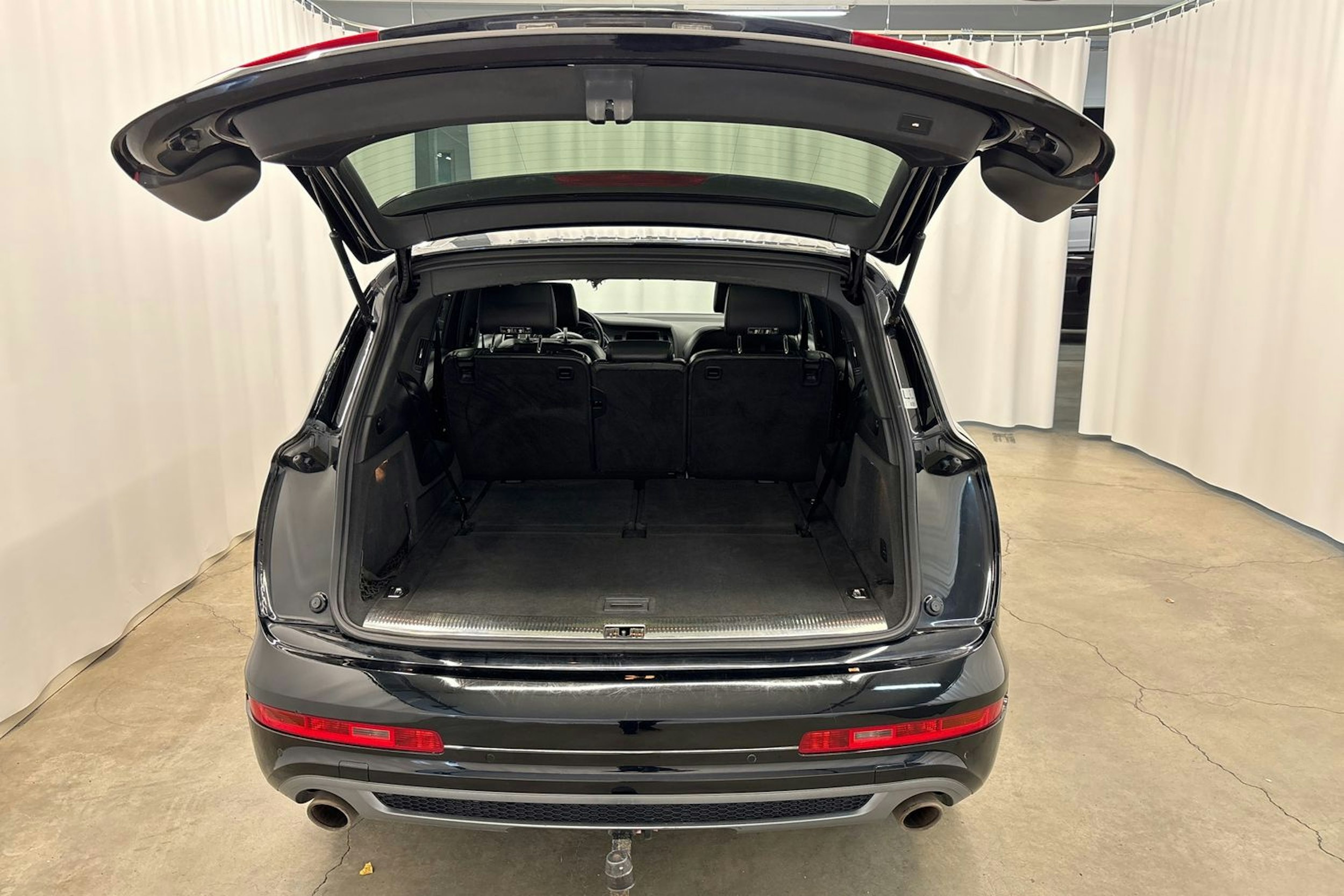 musta Audi Q7 2010 kuva 18.