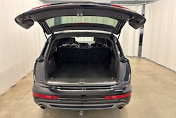 musta Audi Q7 2010 kuva 18.