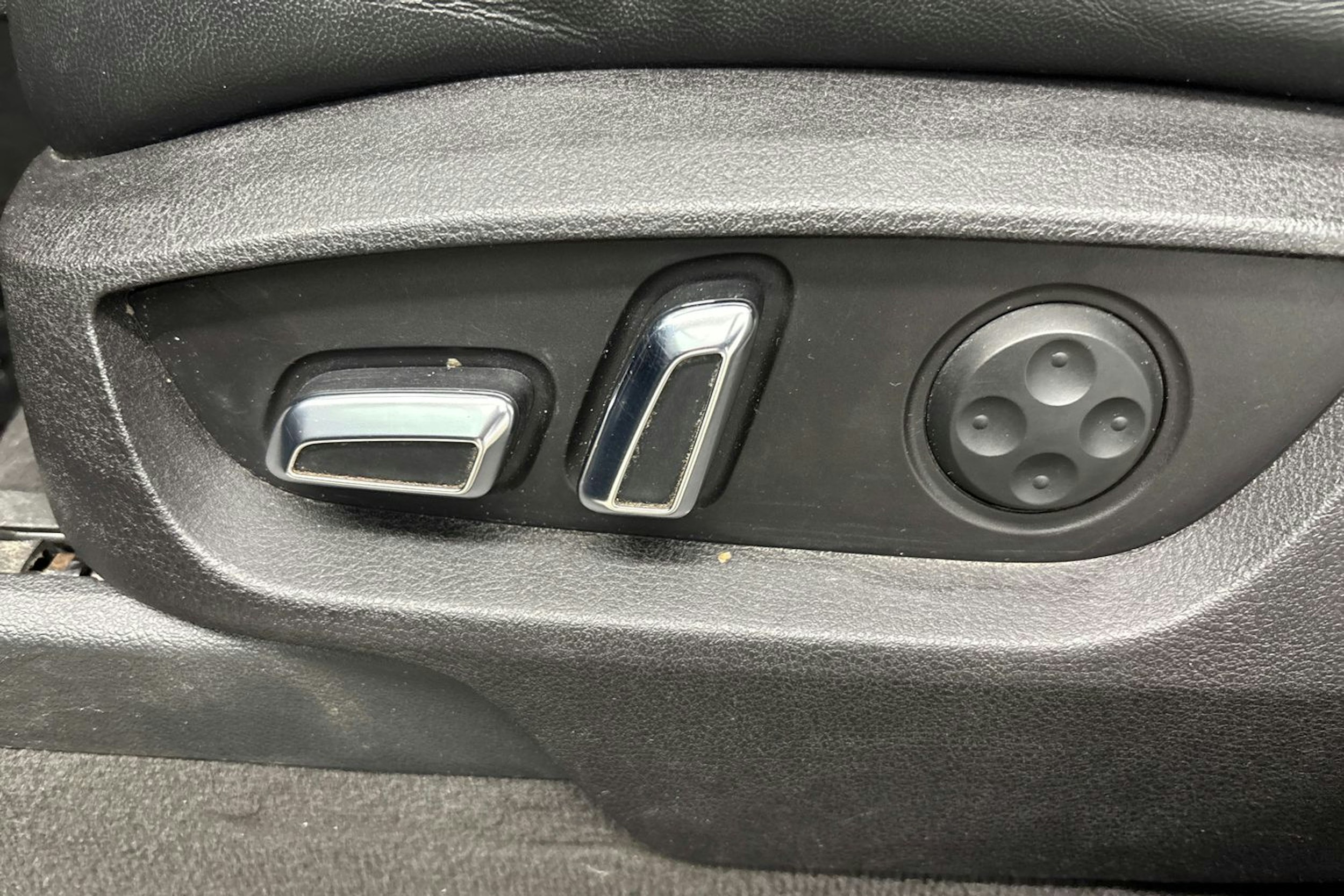 musta Audi Q7 2010 kuva 20.
