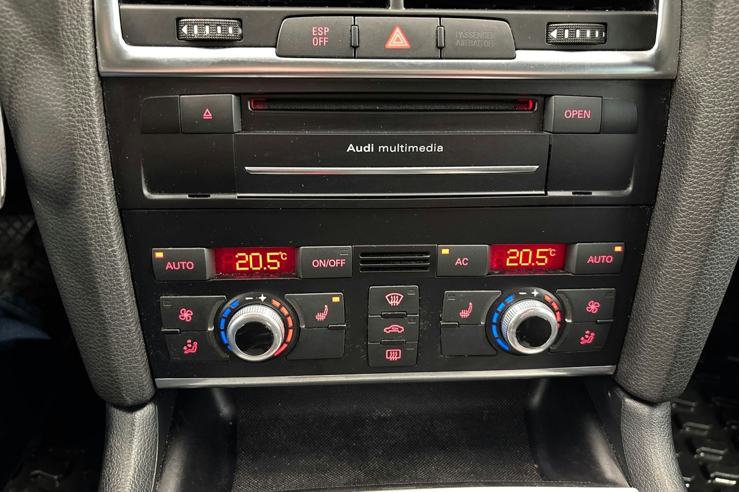 musta Audi Q7 2010 kuva 25.