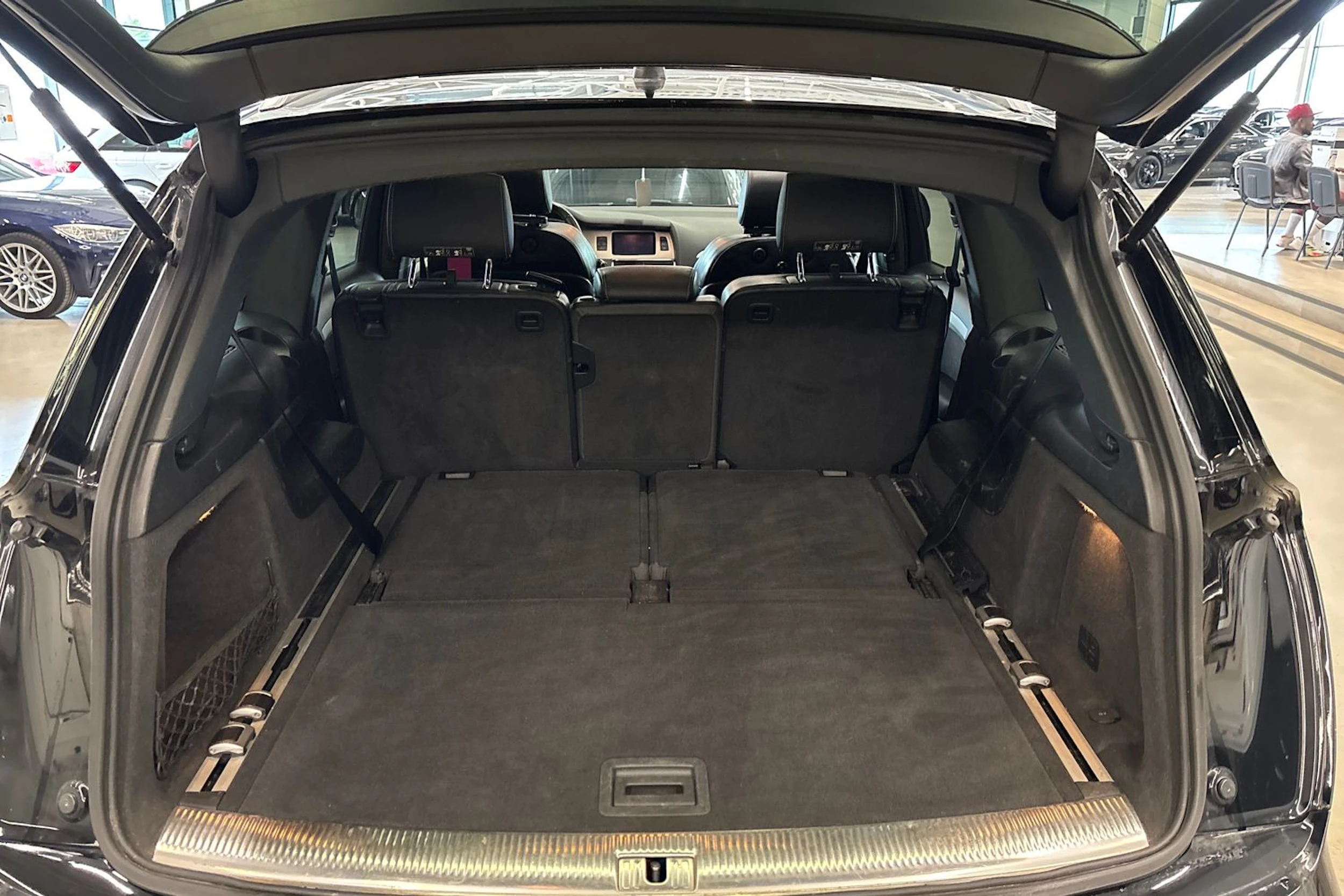 musta Audi Q7 2010 kuva 13.