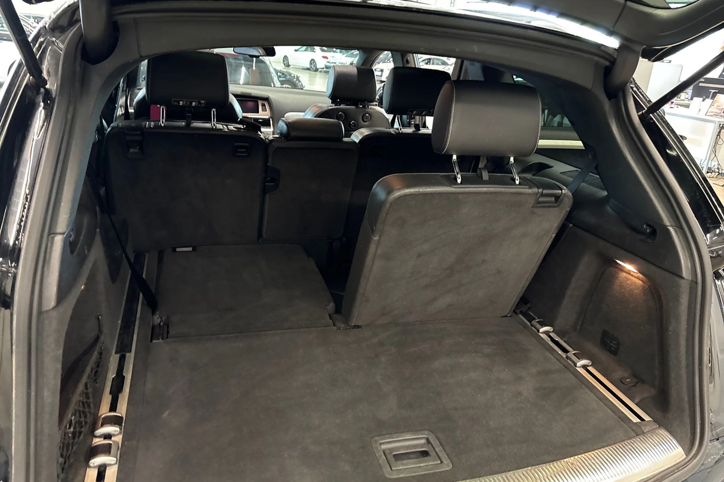 musta Audi Q7 2010 kuva 14.