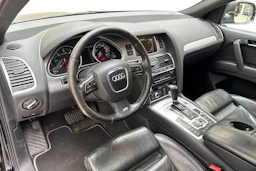 Musta Audi Q7 2011 kuva 6.