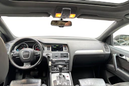 Musta Audi Q7 2011 kuva 7.
