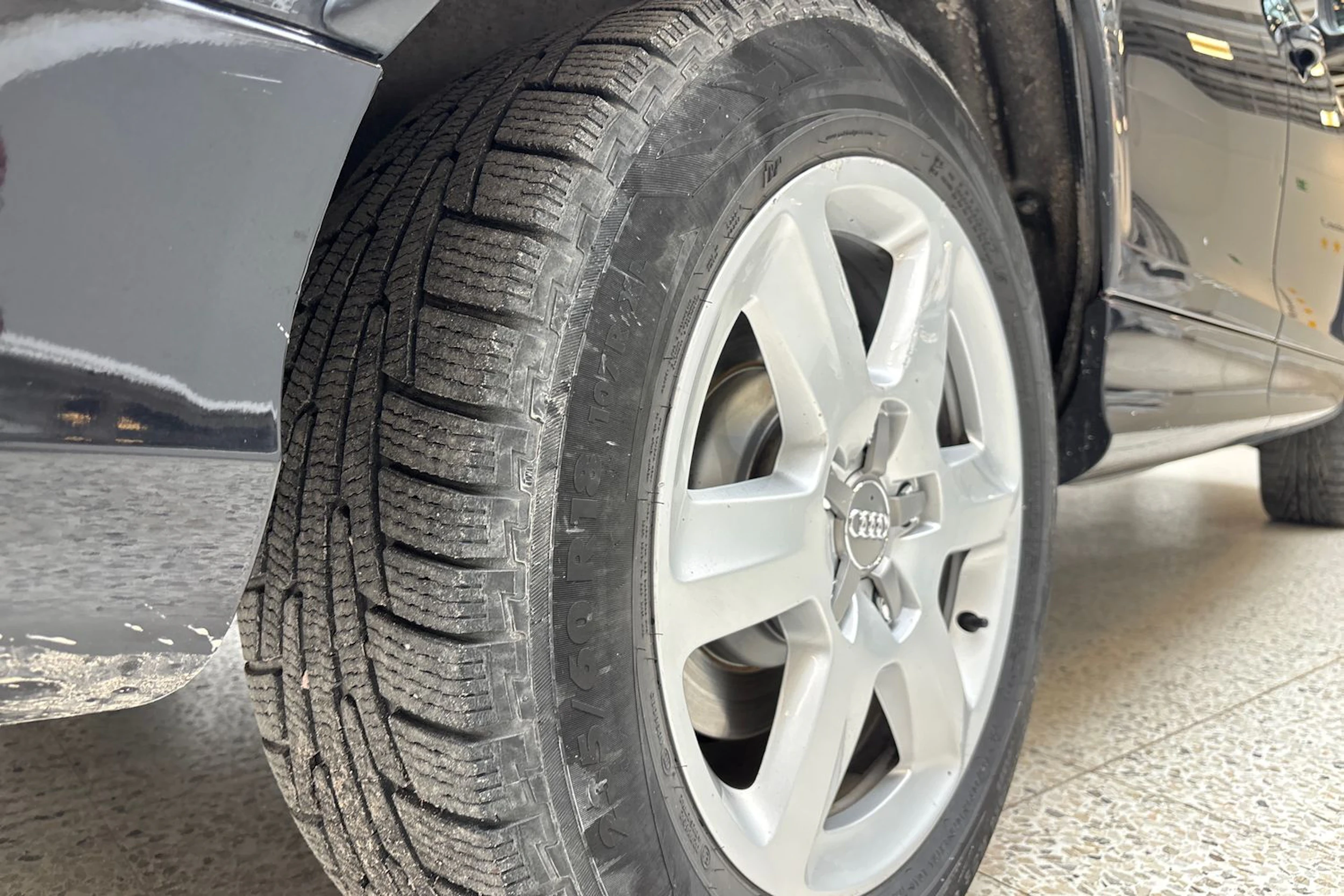 Musta Audi Q7 2011 kuva 10.