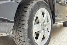 Musta Audi Q7 2011 kuva 10.