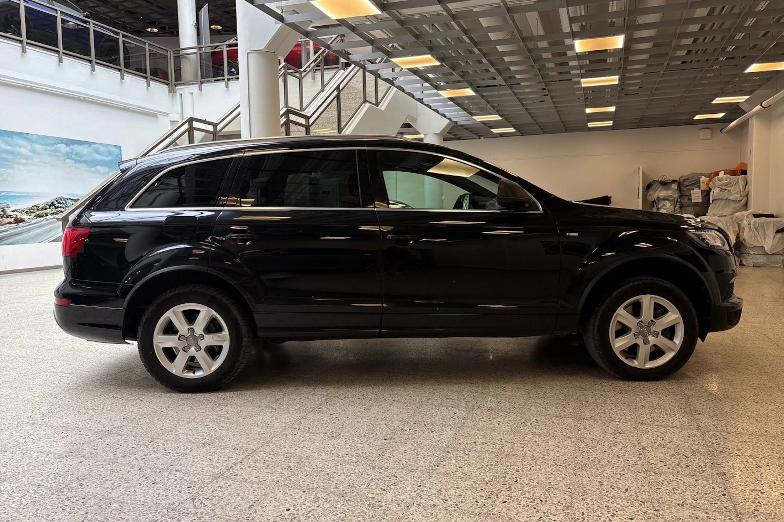 Musta Audi Q7 2011 kuva 11.
