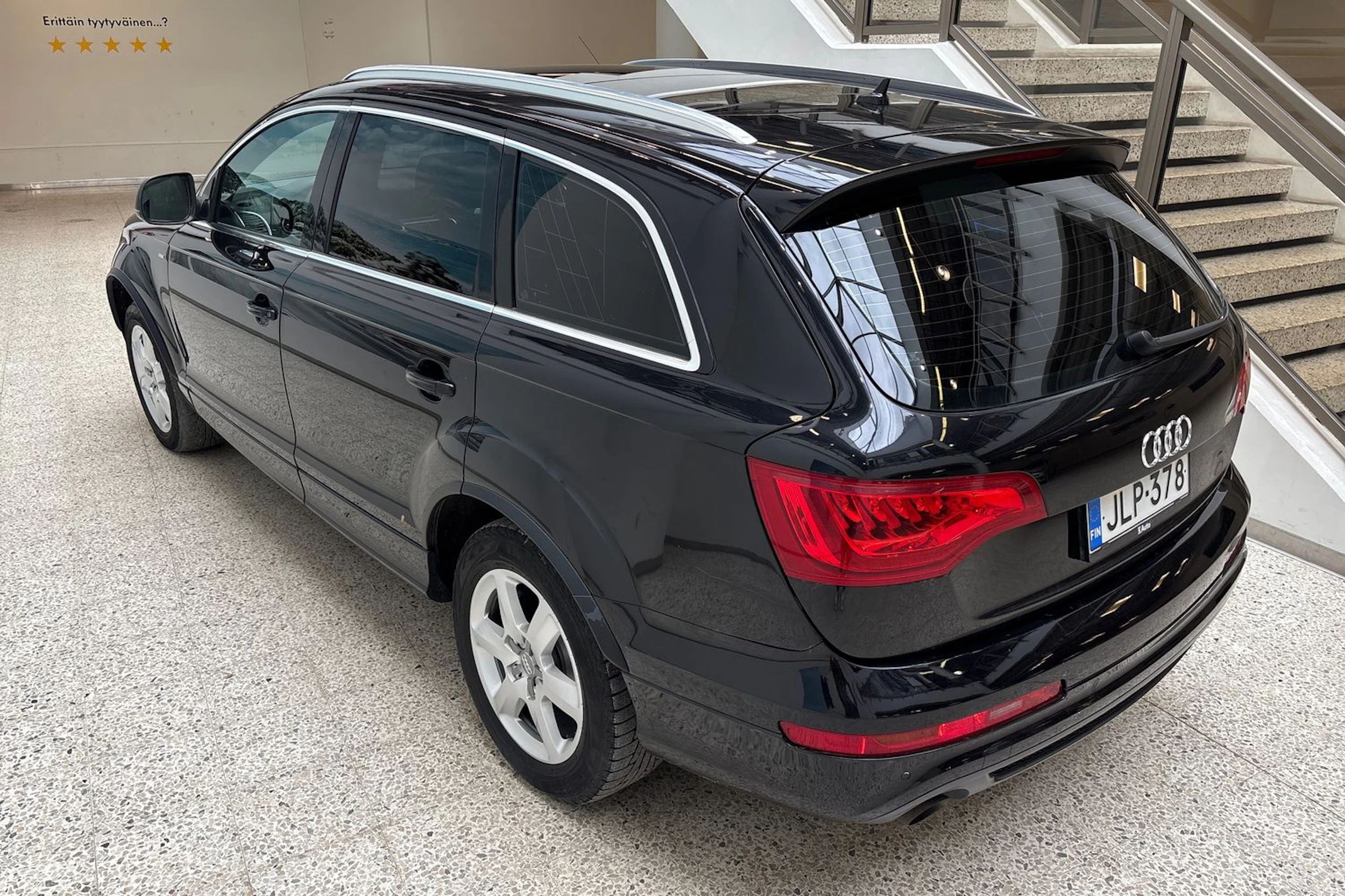 Musta Audi Q7 2011 kuva 13.