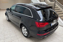 Musta Audi Q7 2011 kuva 13.