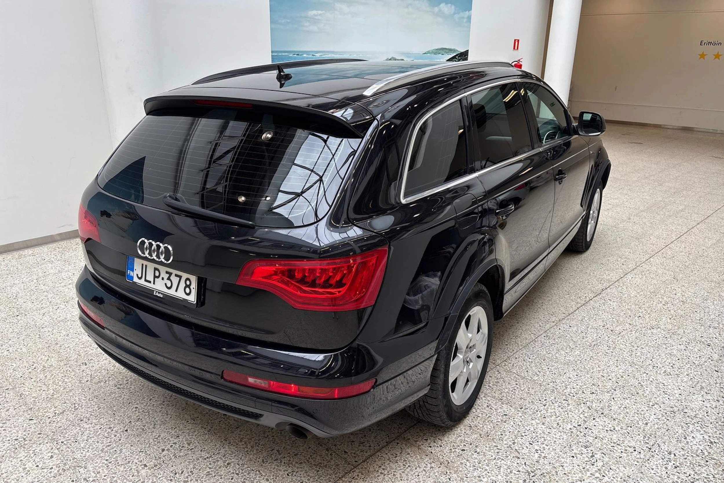 Musta Audi Q7 2011 kuva 14.