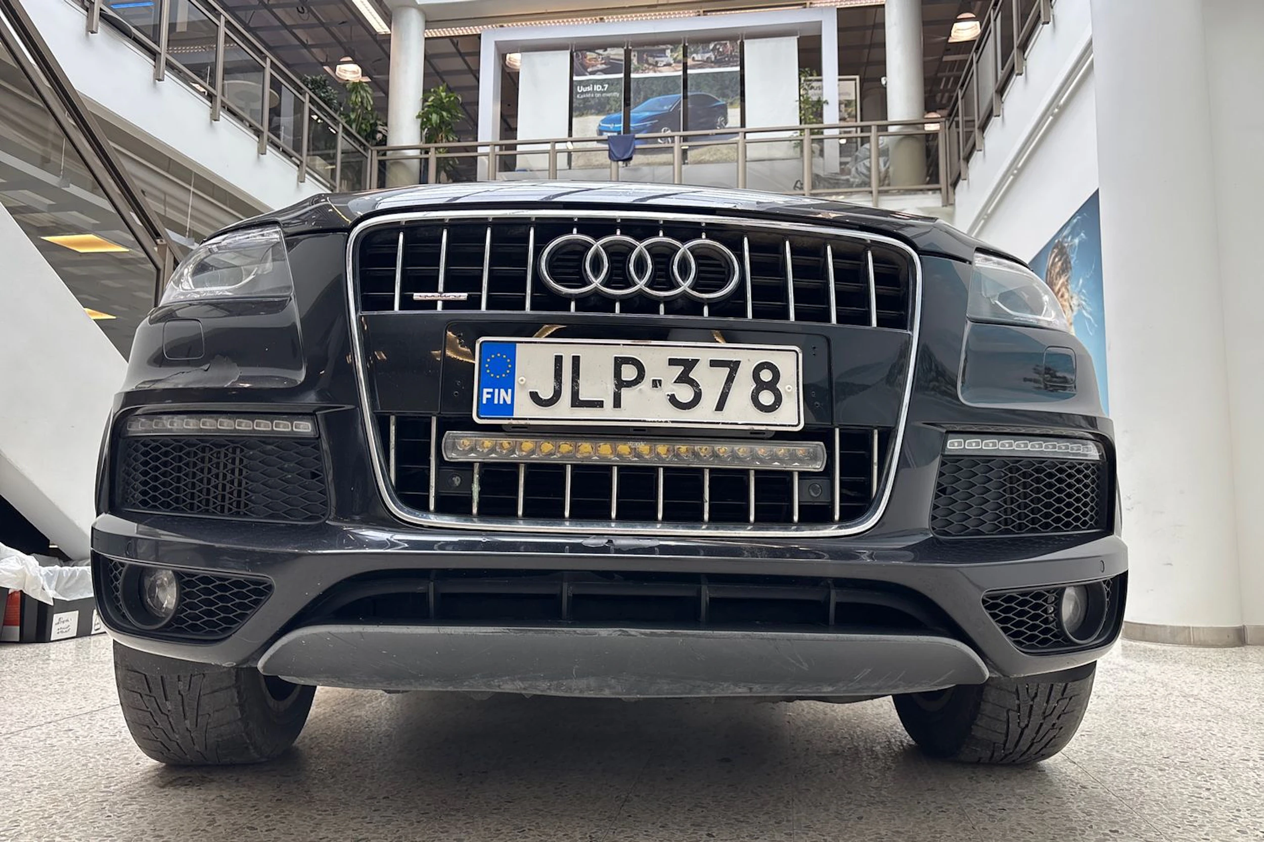 Musta Audi Q7 2011 kuva 18.