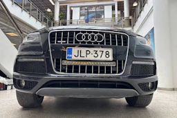 Musta Audi Q7 2011 kuva 18.