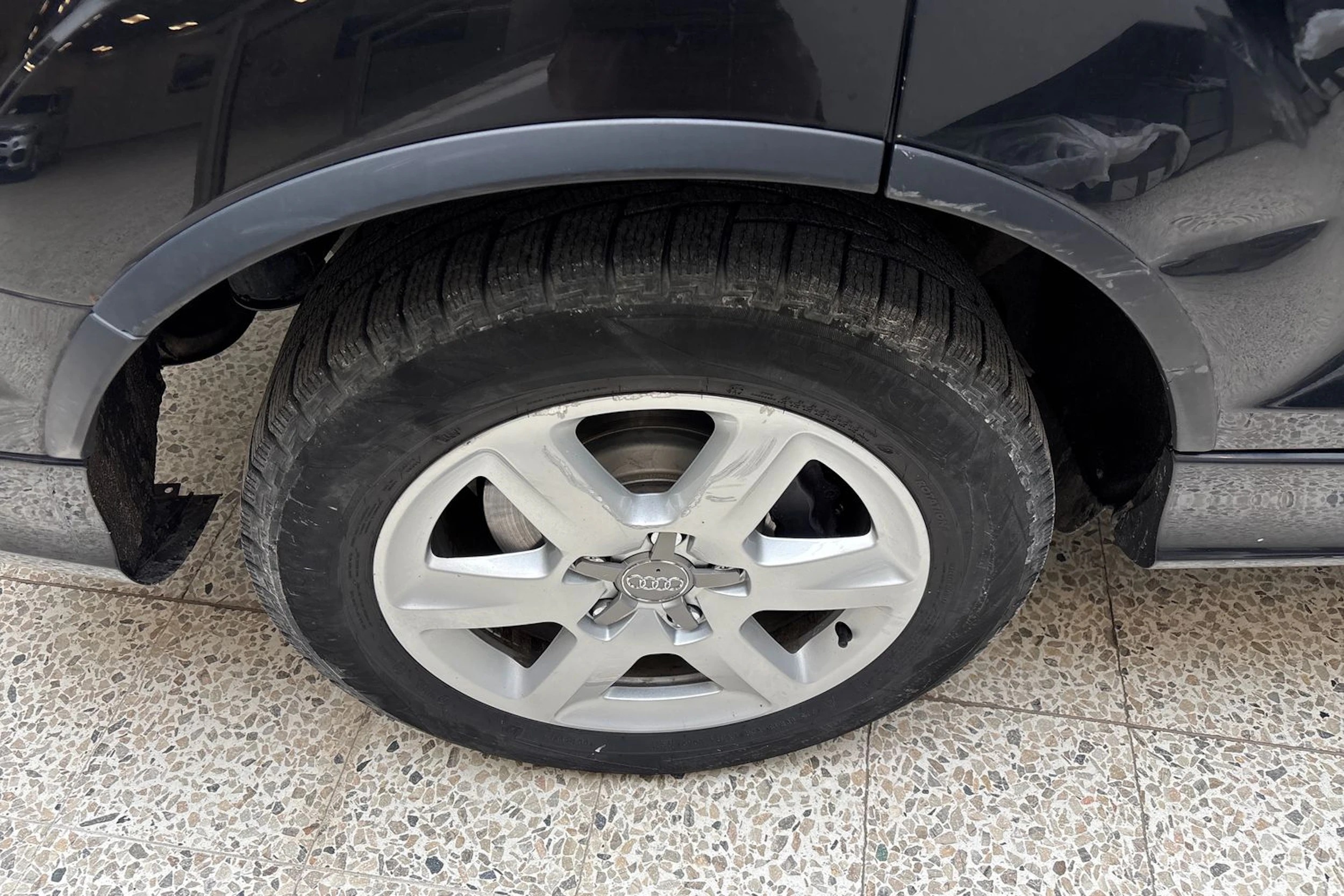 Musta Audi Q7 2011 kuva 20.