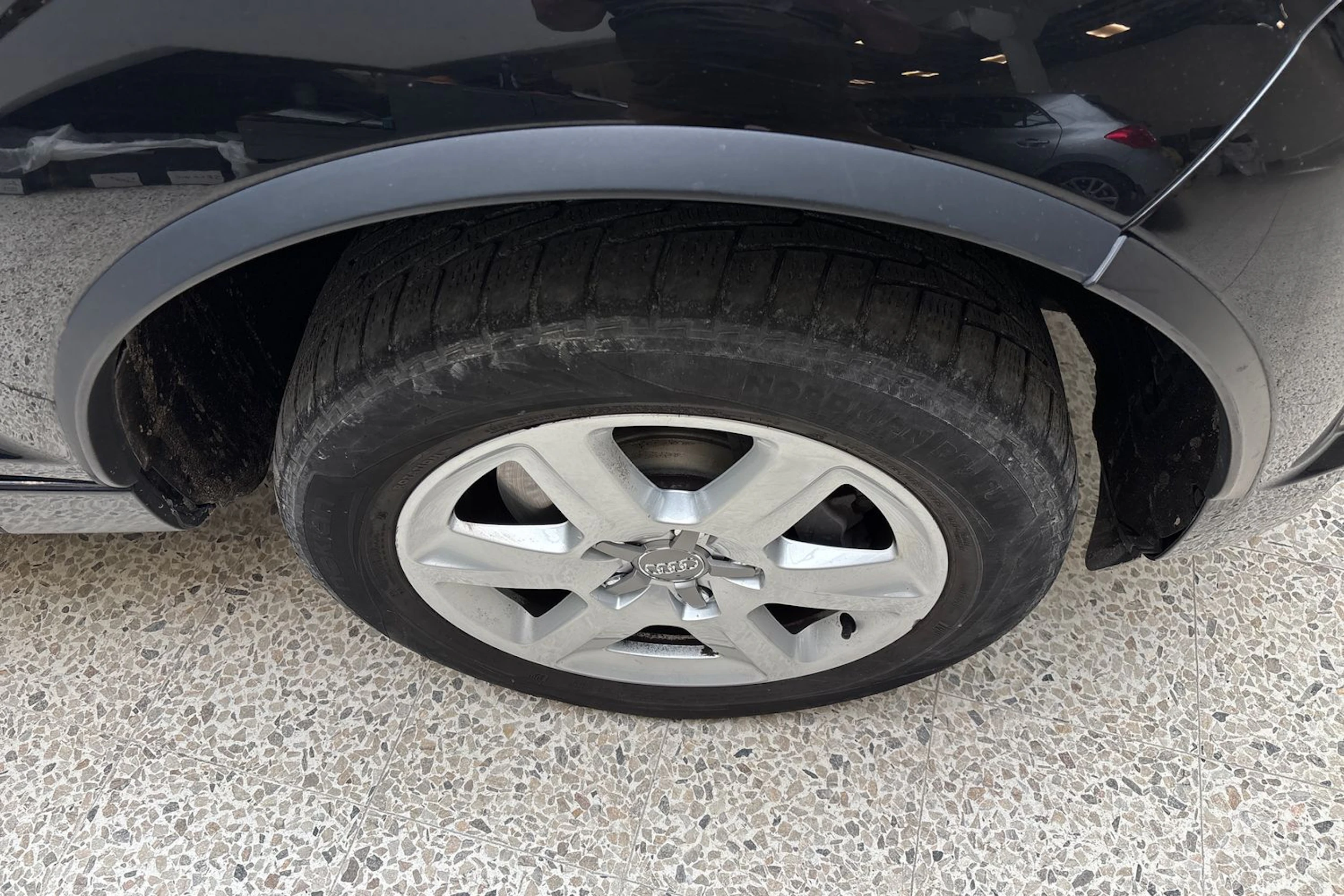 Musta Audi Q7 2011 kuva 21.