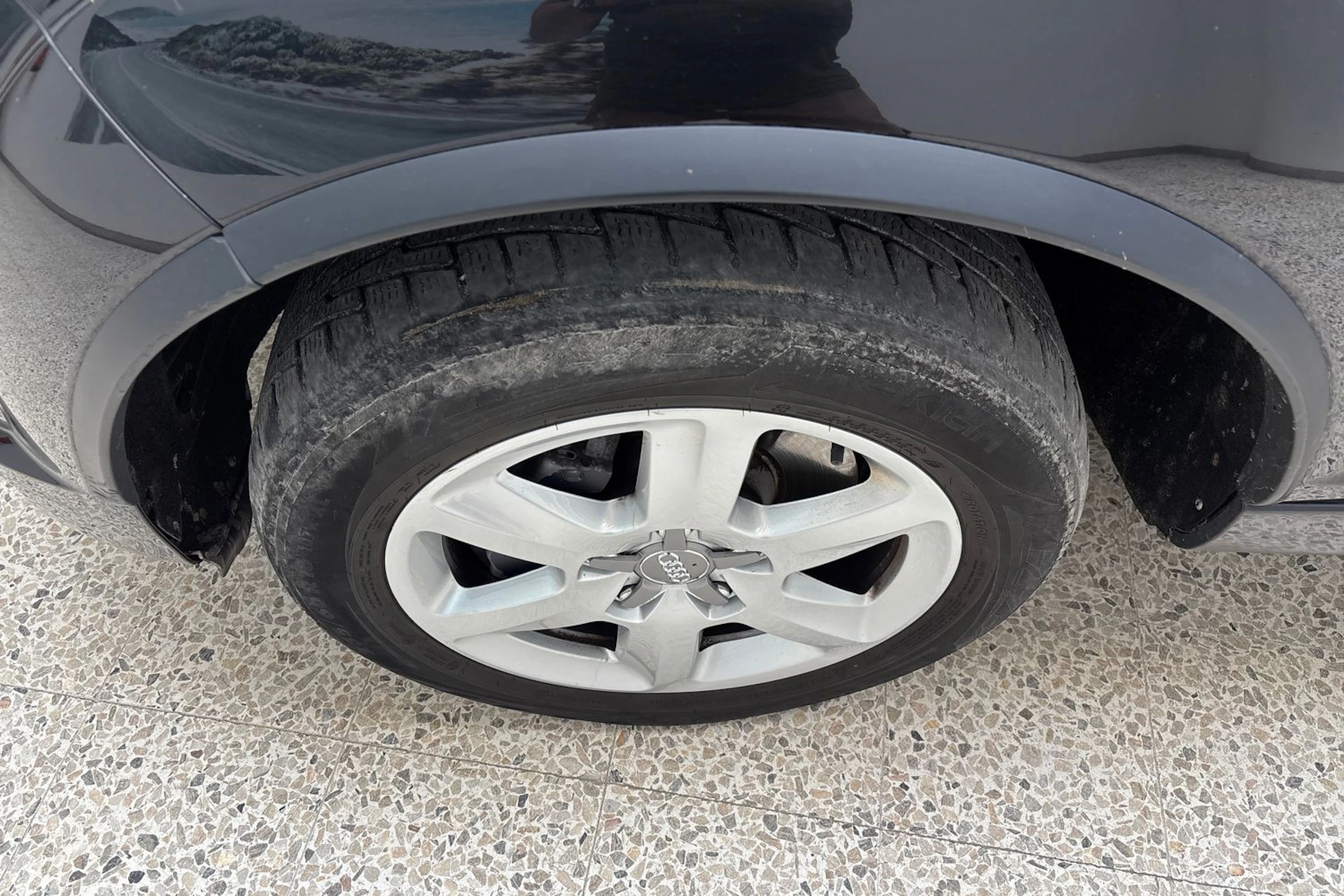 Musta Audi Q7 2011 kuva 23.