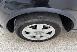 Musta Audi Q7 2011 kuva 23.