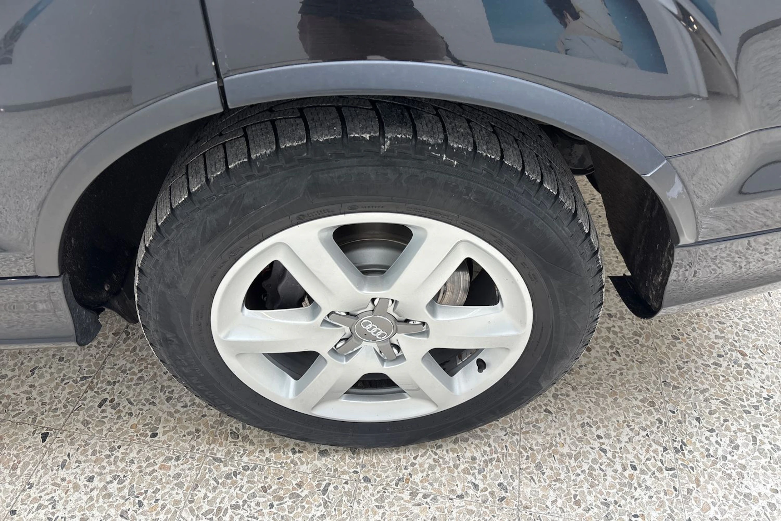 Musta Audi Q7 2011 kuva 26.