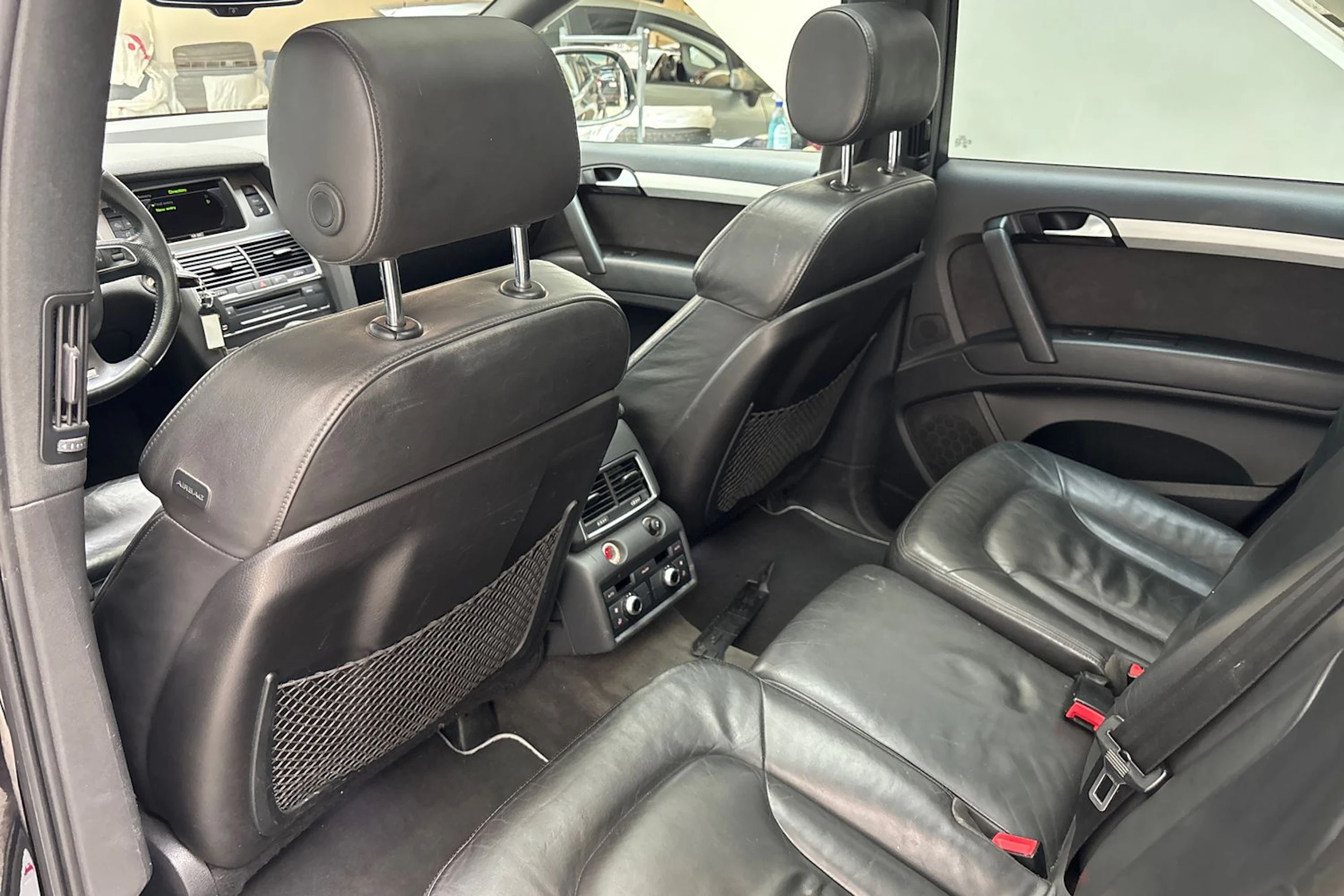 Musta Audi Q7 2011 kuva 28.