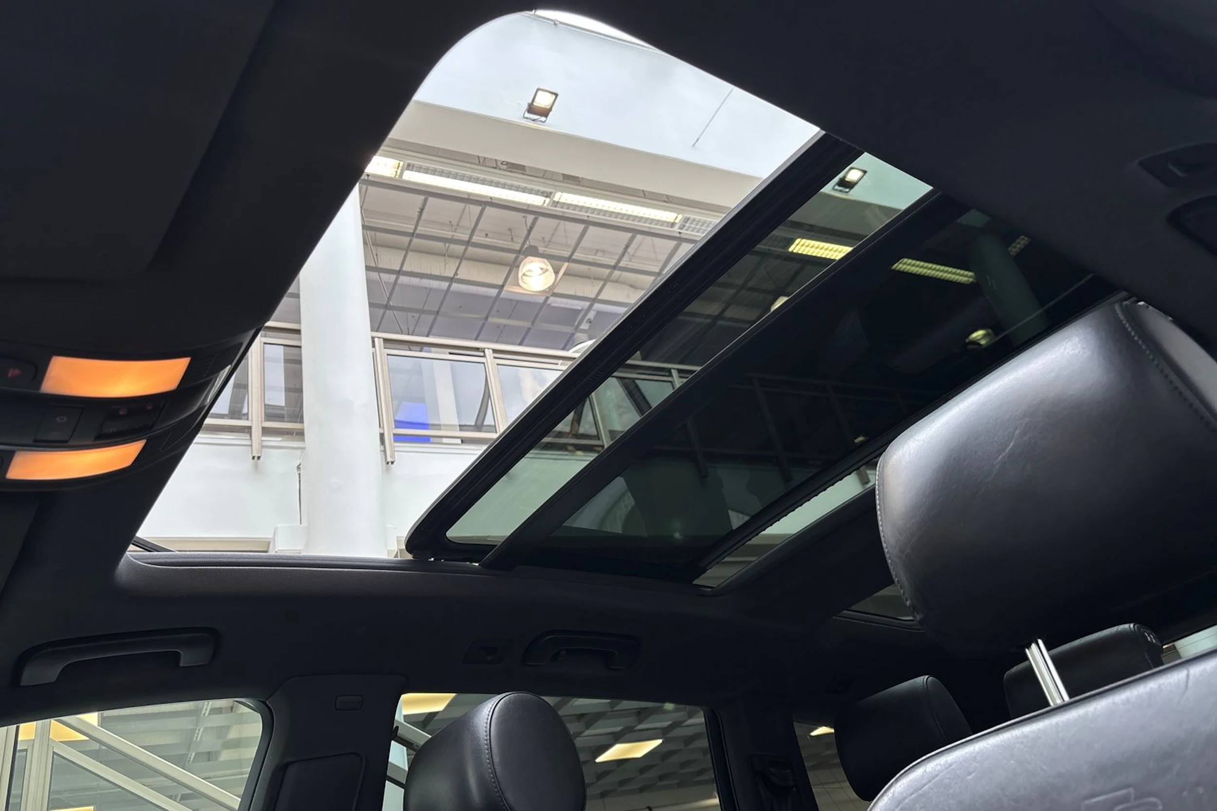 Musta Audi Q7 2011 kuva 30.