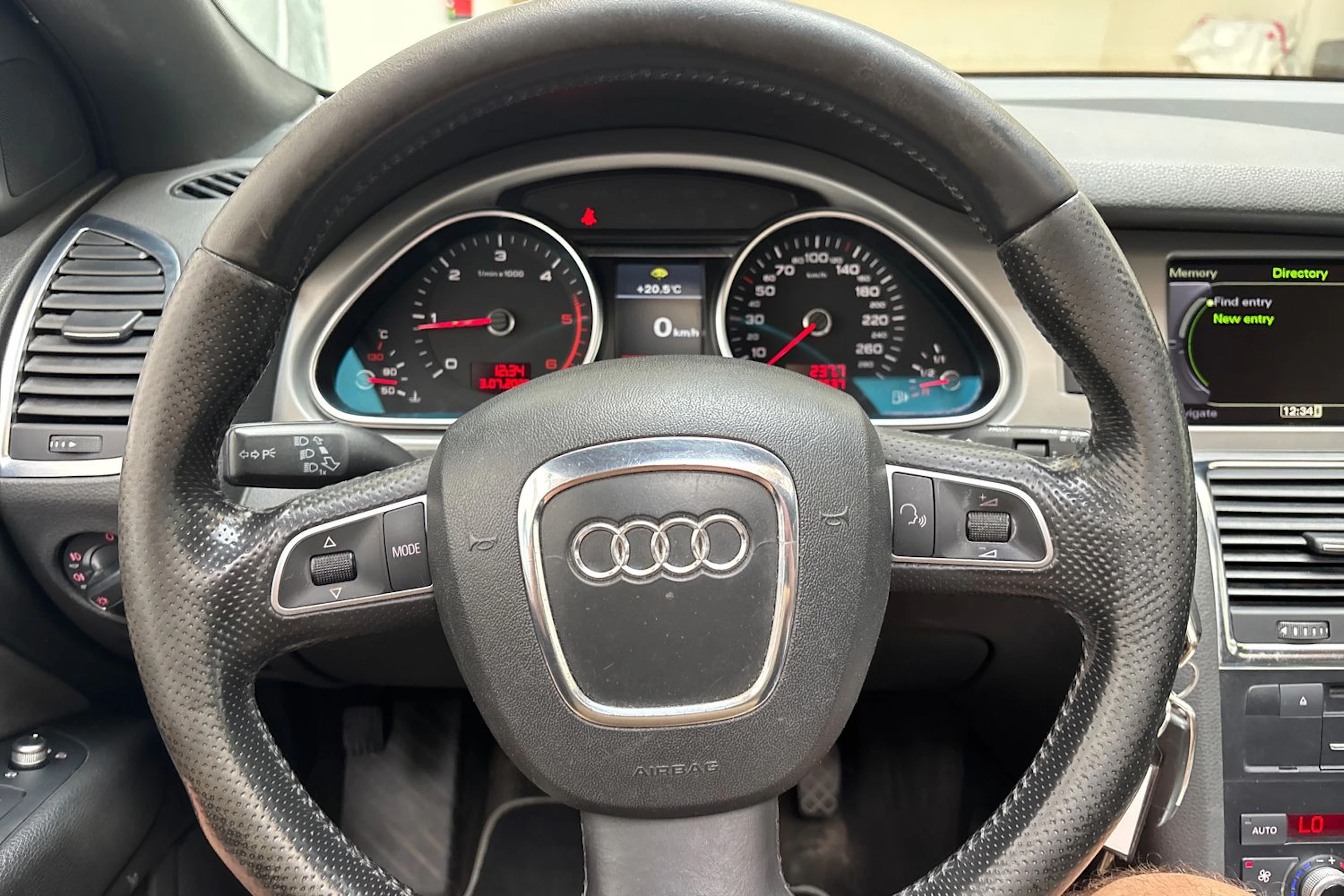 Musta Audi Q7 2011 kuva 31.
