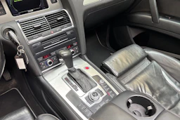 Musta Audi Q7 2011 kuva 32.