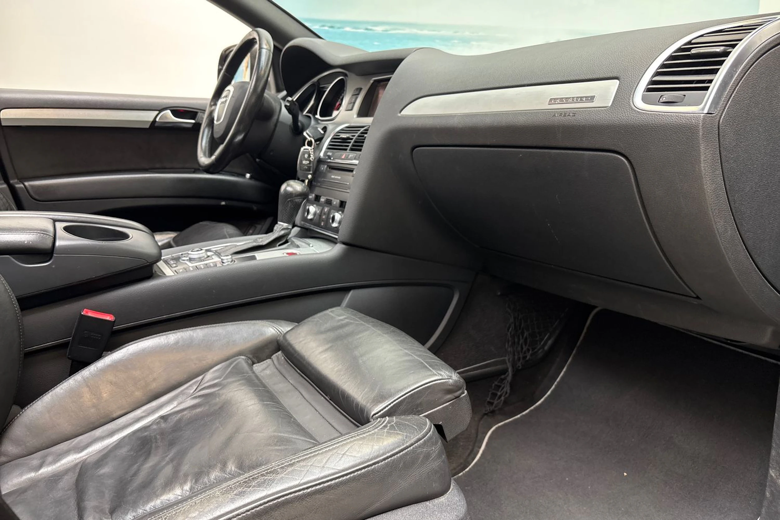 Musta Audi Q7 2011 kuva 33.