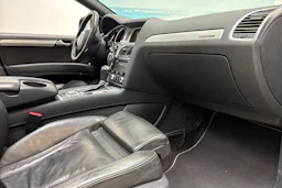 Musta Audi Q7 2011 kuva 33.