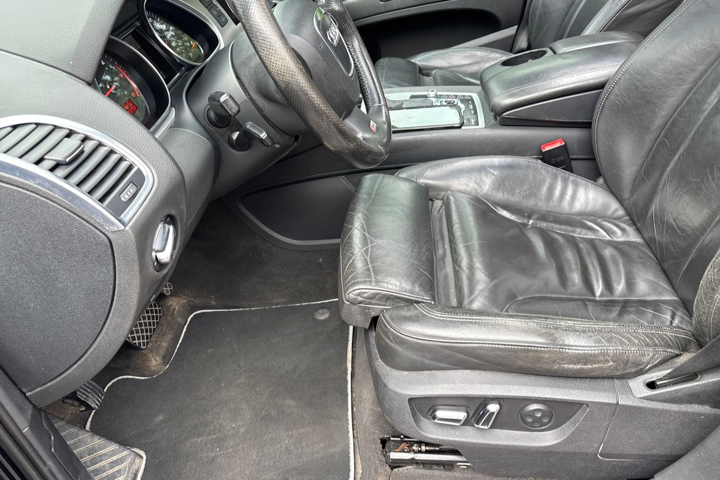 Musta Audi Q7 2011 kuva 38.