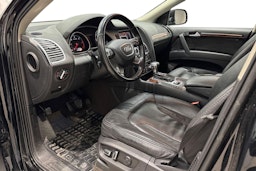 musta Audi Q7 2011 kuva 7.
