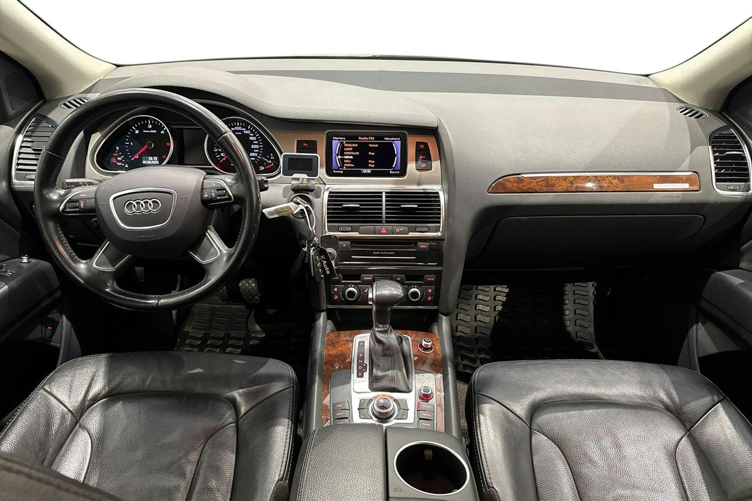 musta Audi Q7 2011 kuva 9.