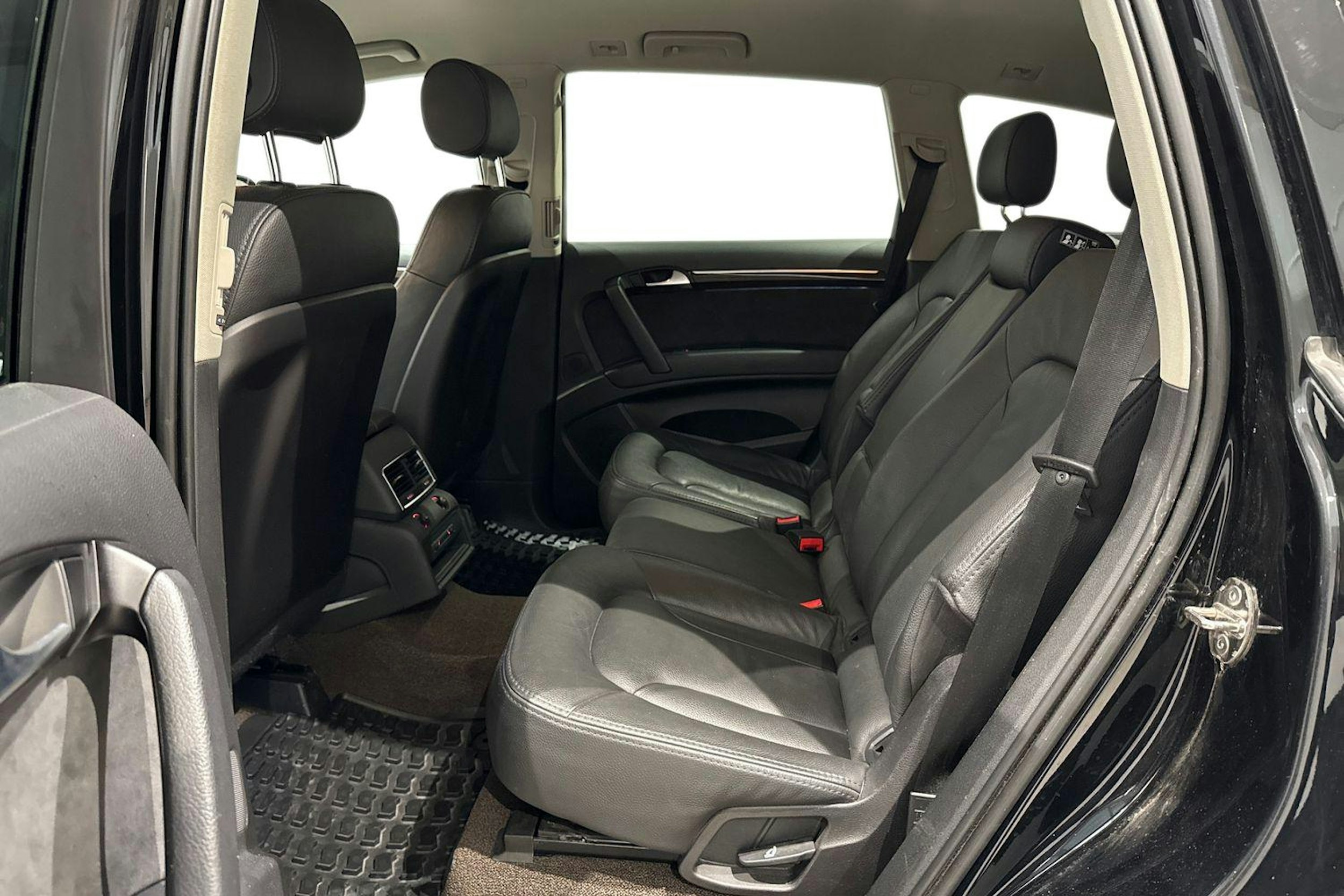 musta Audi Q7 2011 kuva 10.