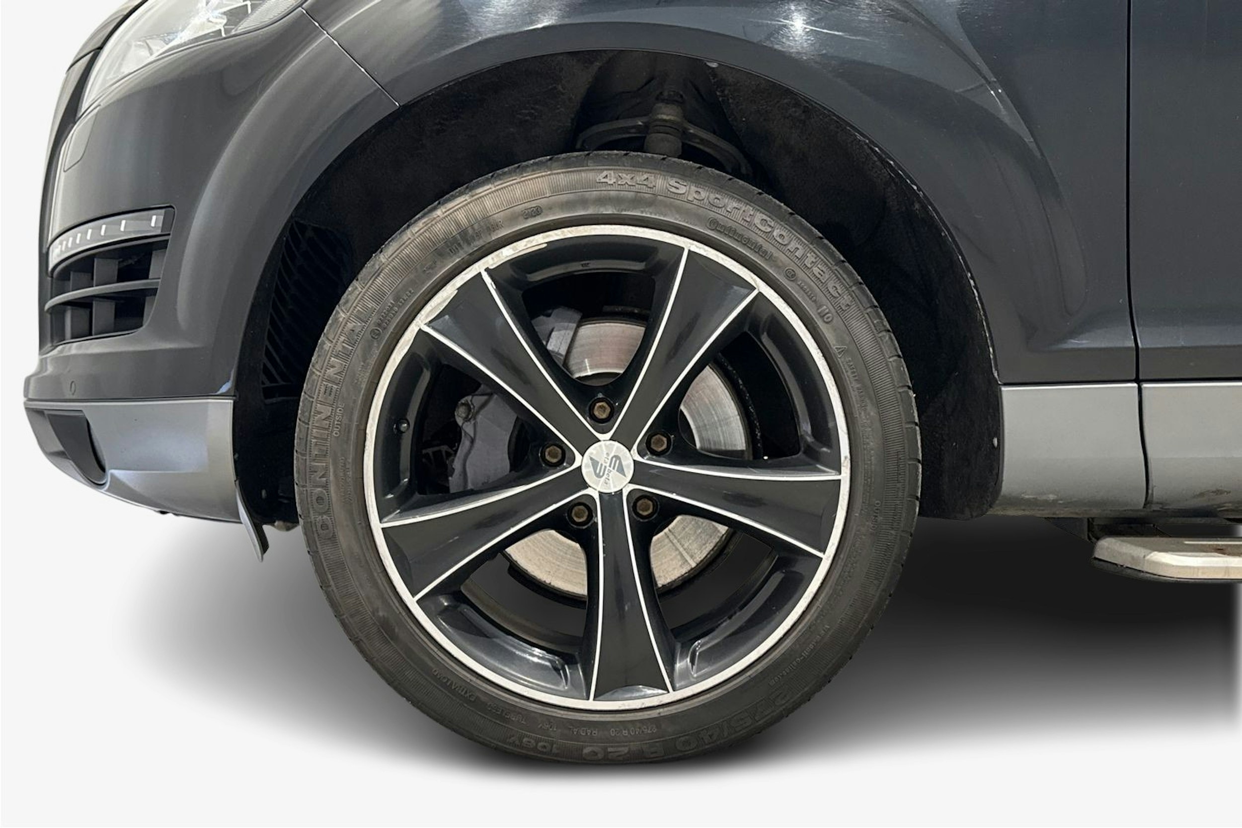 musta Audi Q7 2011 kuva 11.