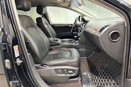 musta Audi Q7 2011 kuva 17.