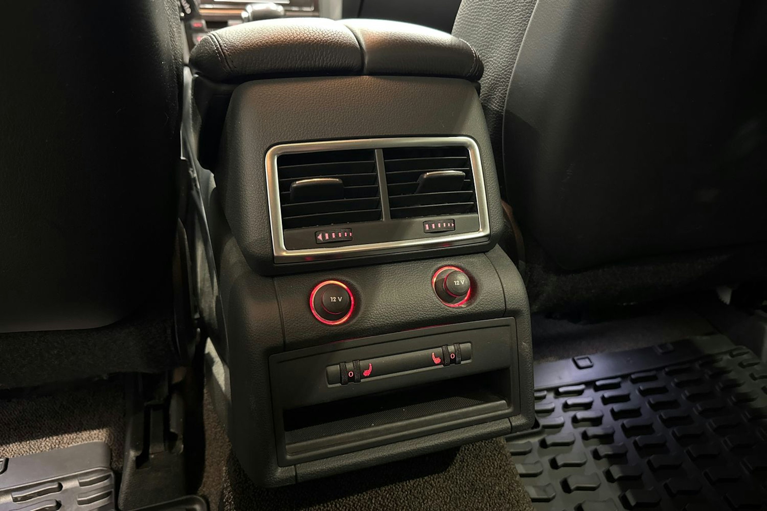 musta Audi Q7 2011 kuva 18.