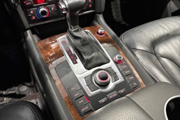 musta Audi Q7 2011 kuva 25.