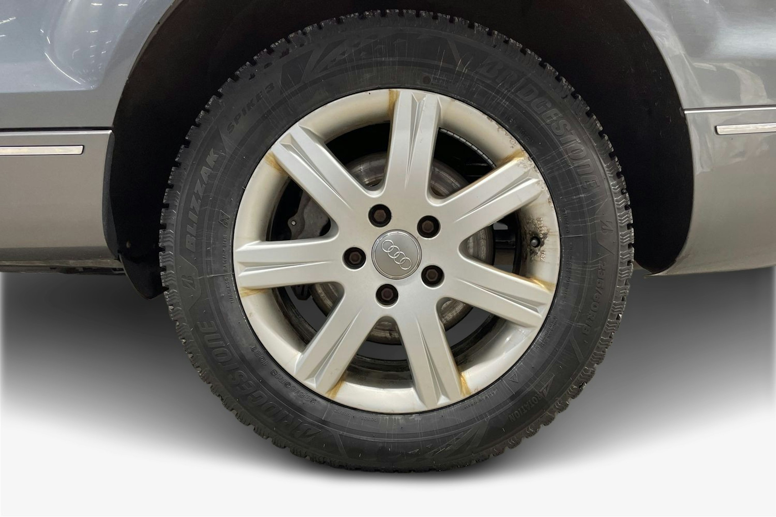 Harmaa Audi Q7 2011 kuva 11.