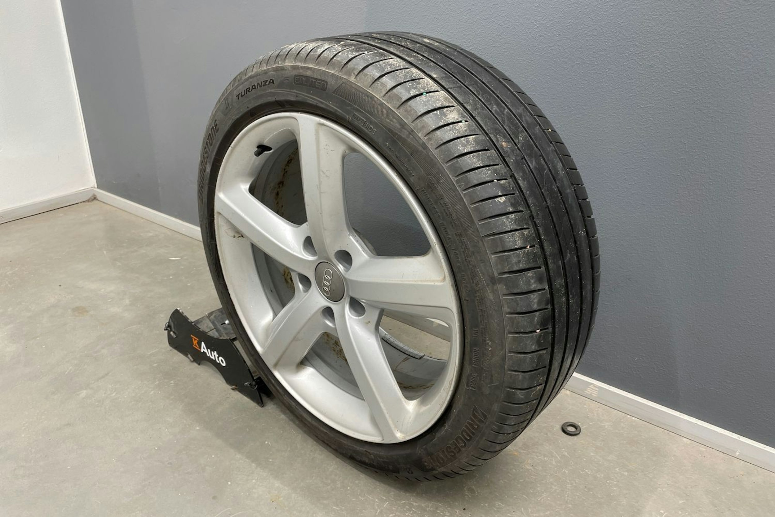 Harmaa Audi Q7 2011 kuva 14.