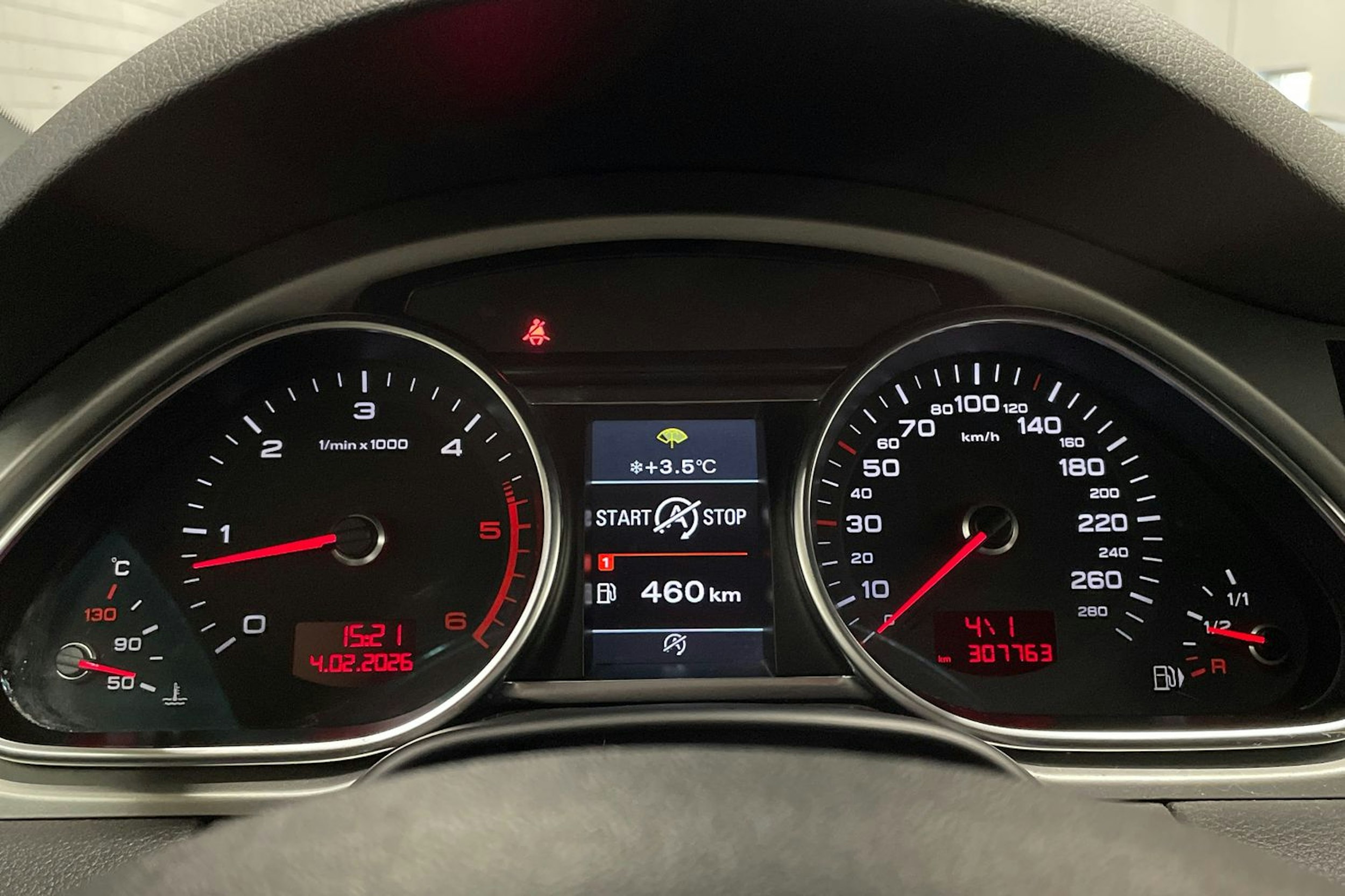 Harmaa Audi Q7 2011 kuva 16.