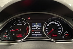 Harmaa Audi Q7 2011 kuva 16.