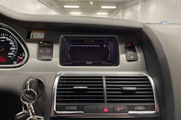 Harmaa Audi Q7 2011 kuva 17.