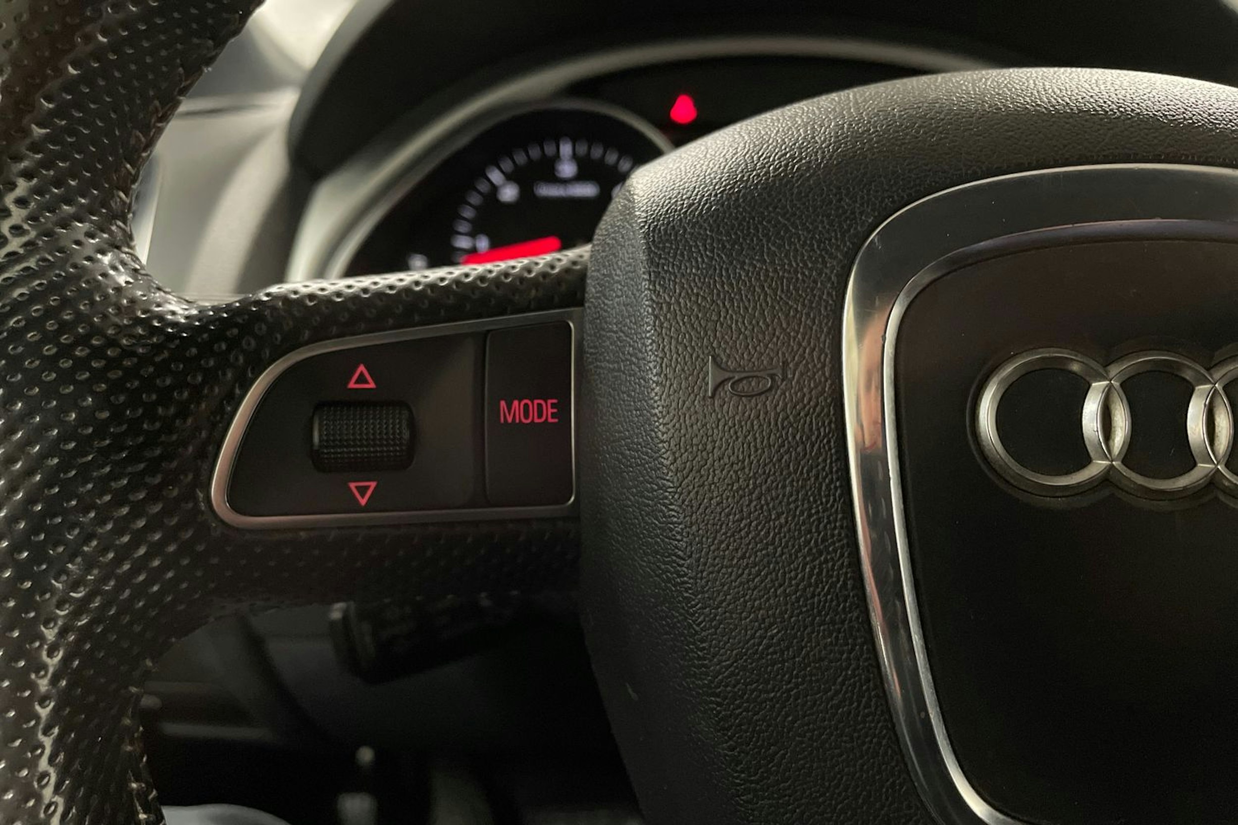 Harmaa Audi Q7 2011 kuva 21.