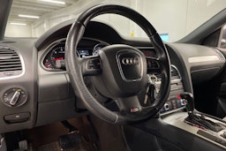 Harmaa Audi Q7 2011 kuva 25.