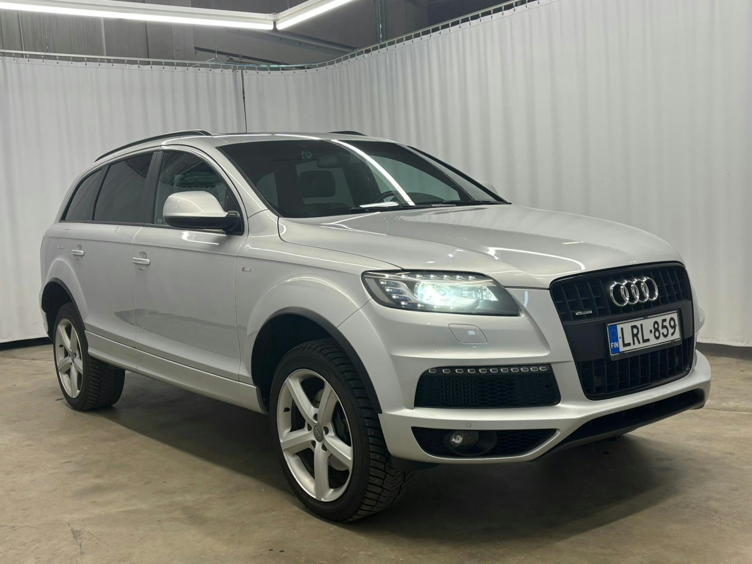 hopea Audi Q7 2012 kuva 1.
