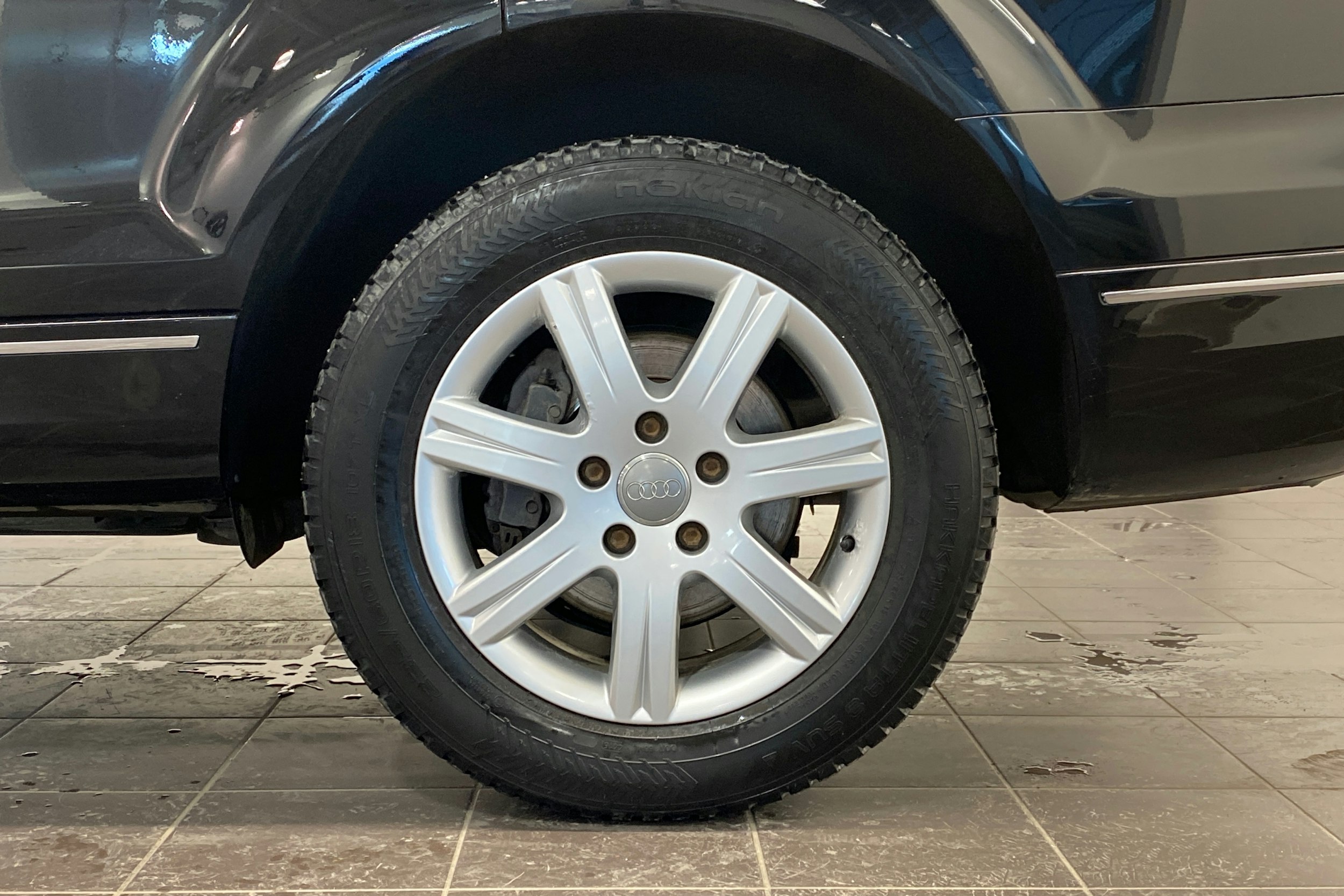 musta Audi Q7 2012 kuva 13.