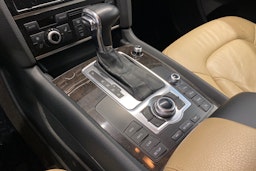 musta Audi Q7 2012 kuva 22.