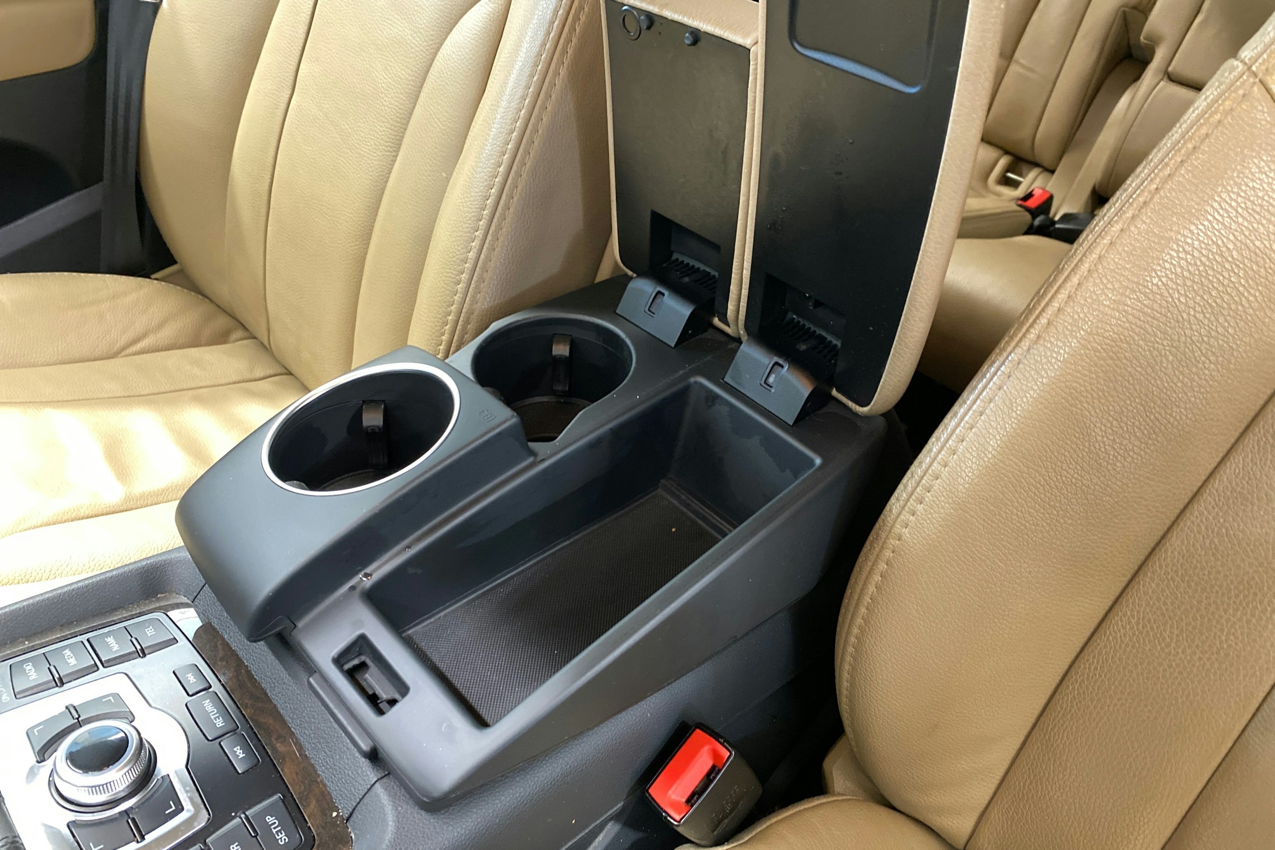 musta Audi Q7 2012 kuva 23.