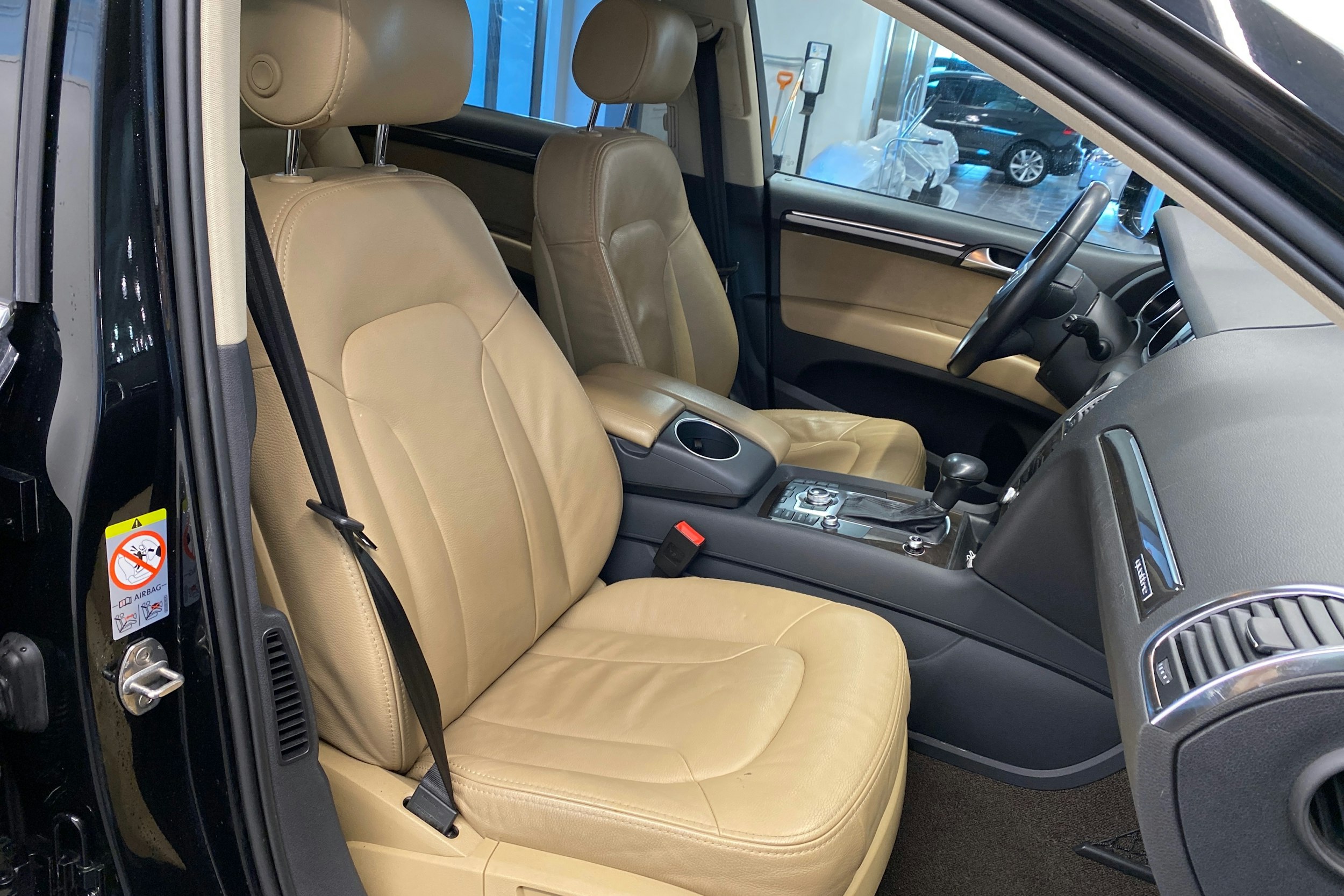 musta Audi Q7 2012 kuva 30.