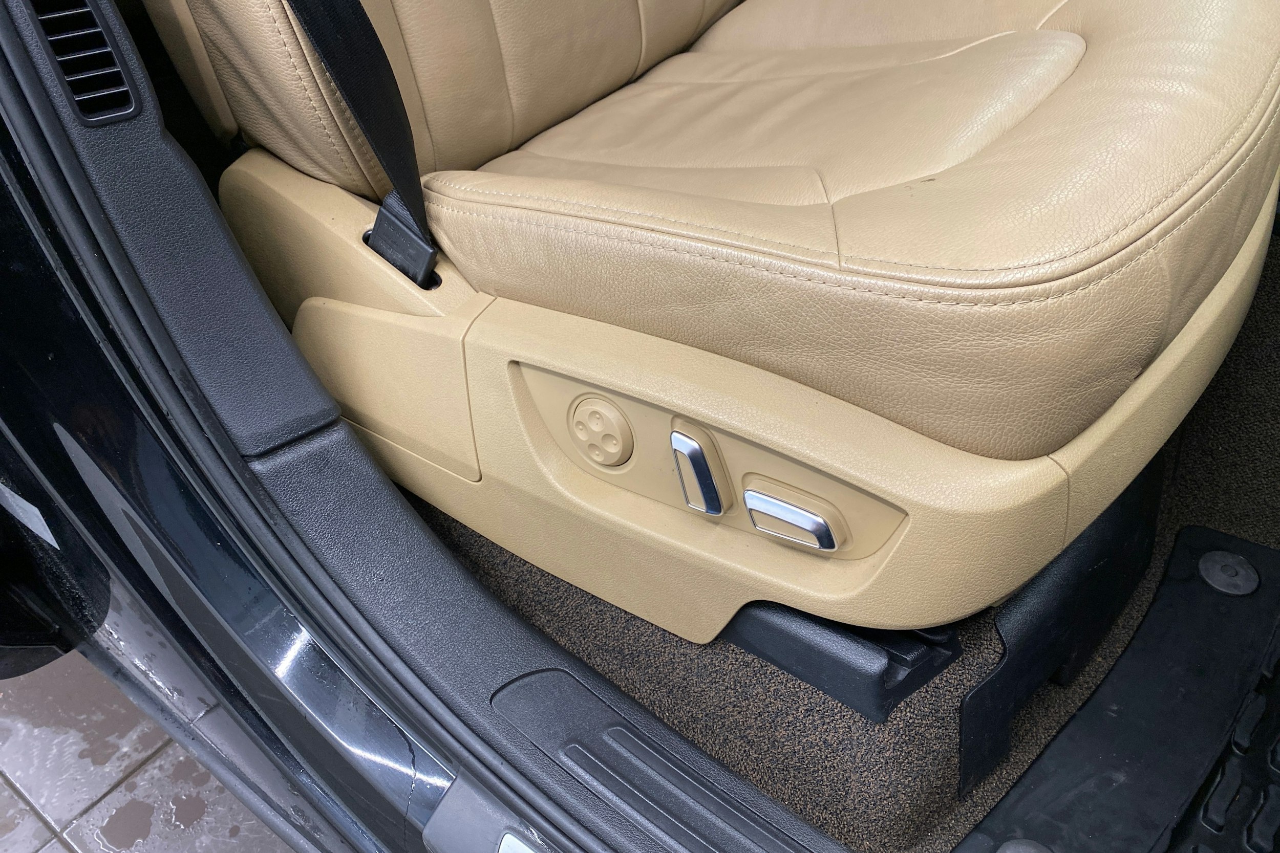 musta Audi Q7 2012 kuva 31.